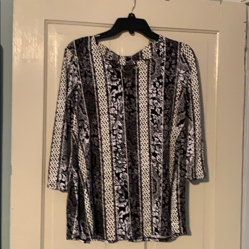 Black/White 3/4 sleeve top